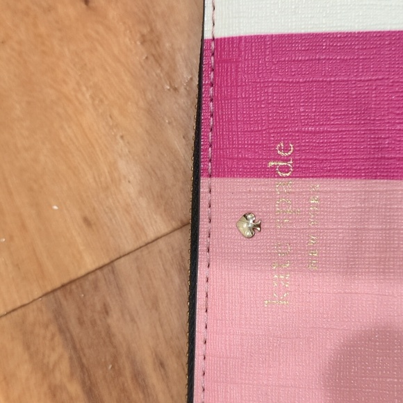 Kate Spade GUC colorblock Pinks White Black Zip Around Wallet Storybook Lining - Picture 5 of 11